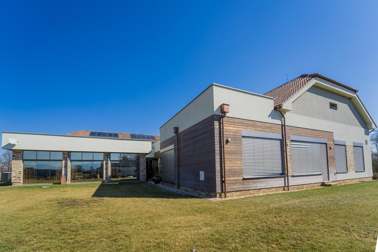 Penzión Precedens Trebisov Exterior foto